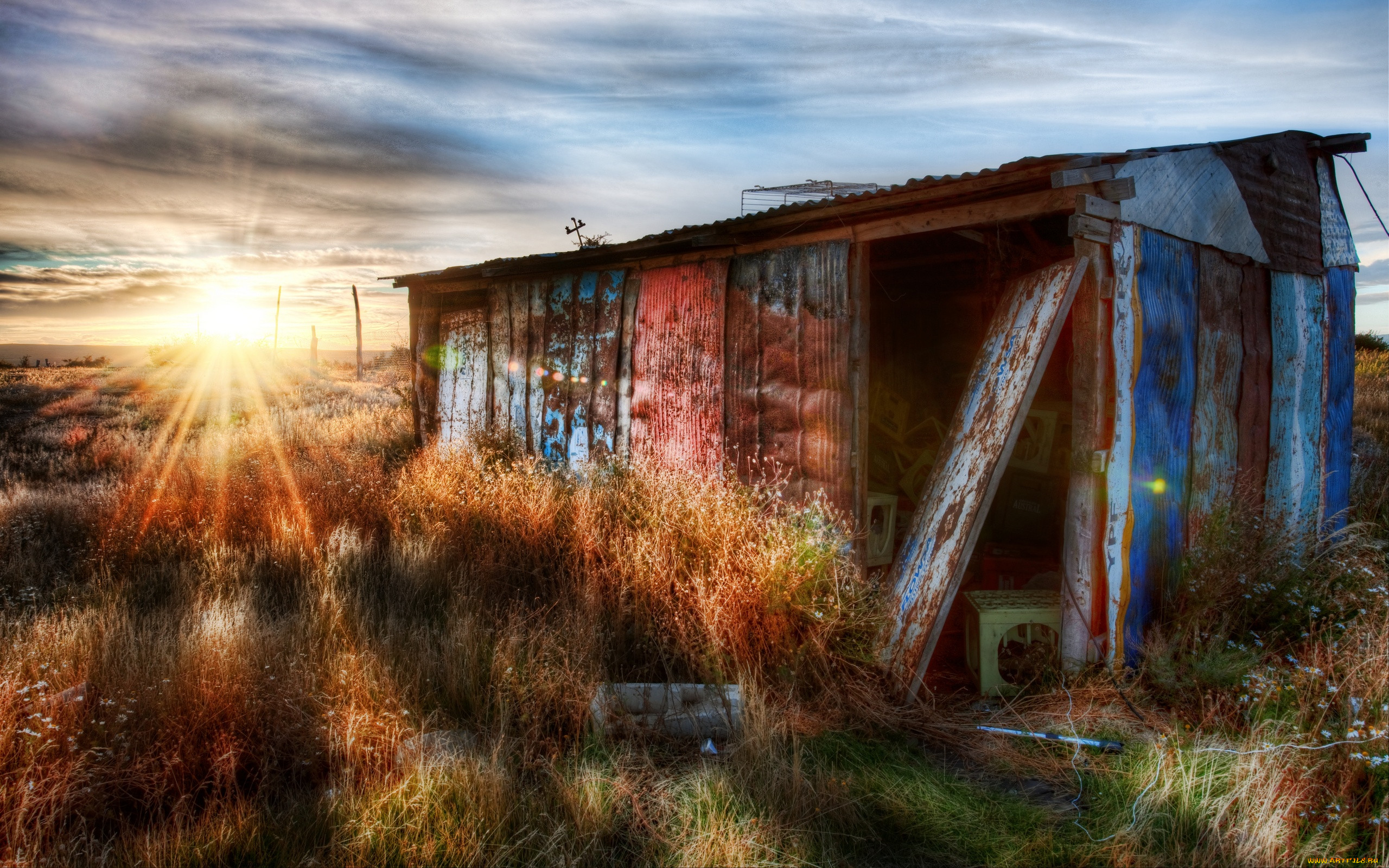 Is photo com. Старый холодильник фото HDR.